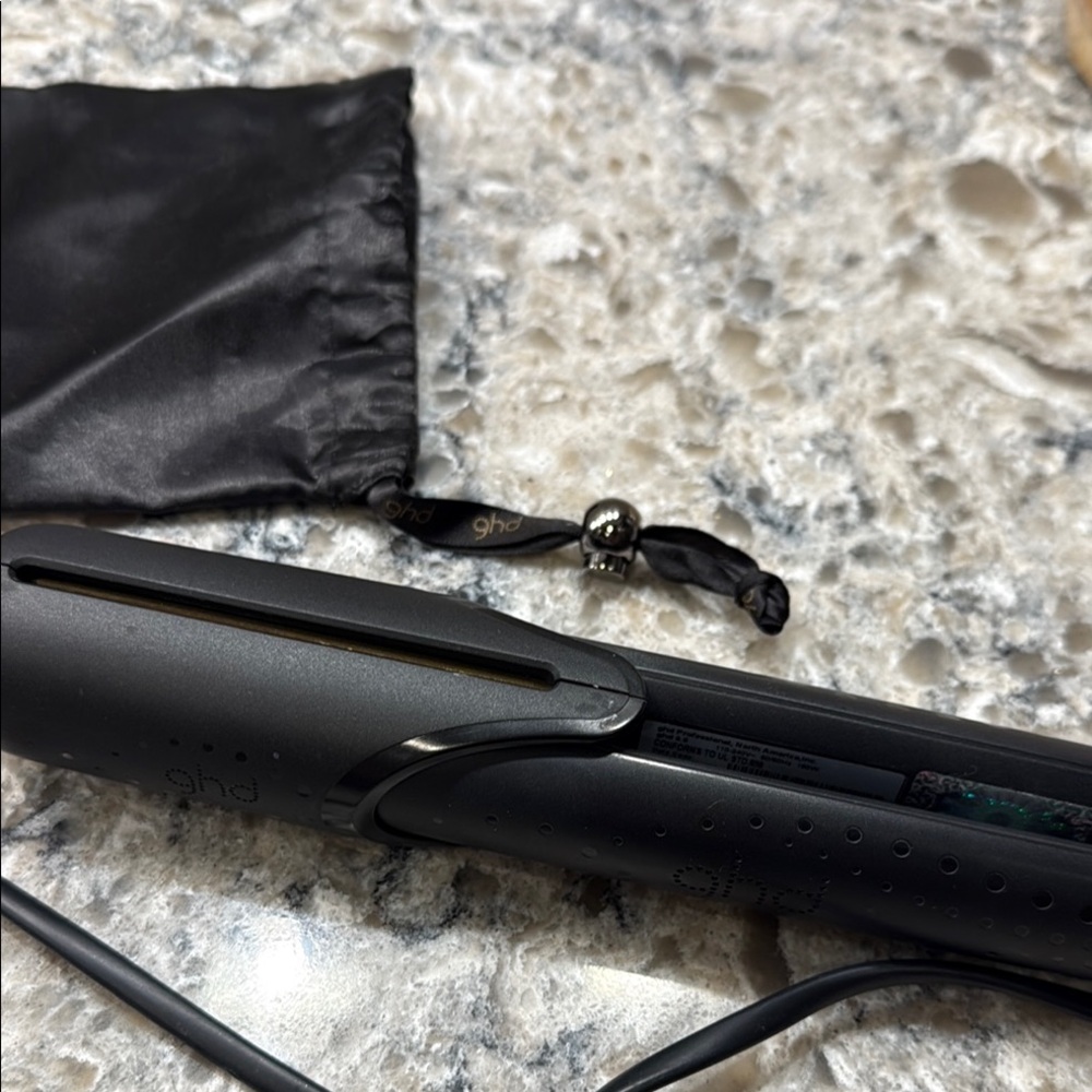 ghd Black Hair Straightener with Gold Plates - Picture 5 of 6